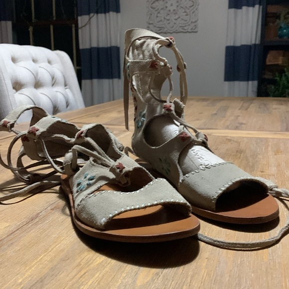 Musse & Cloud Hanne Women’s Taupe Suede Zip Gladiator Embroidered Sandals - Picture 3 of 16